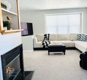 Smart TV, fireplace