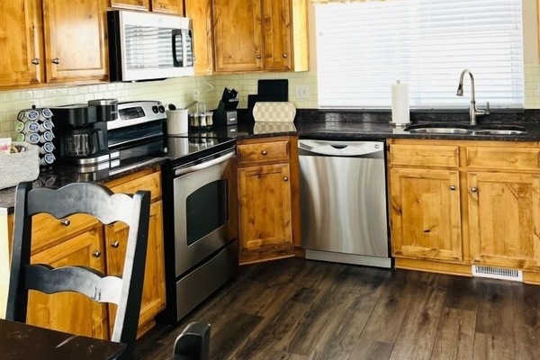 Refrigerador, microondas, horno, placa de cocina