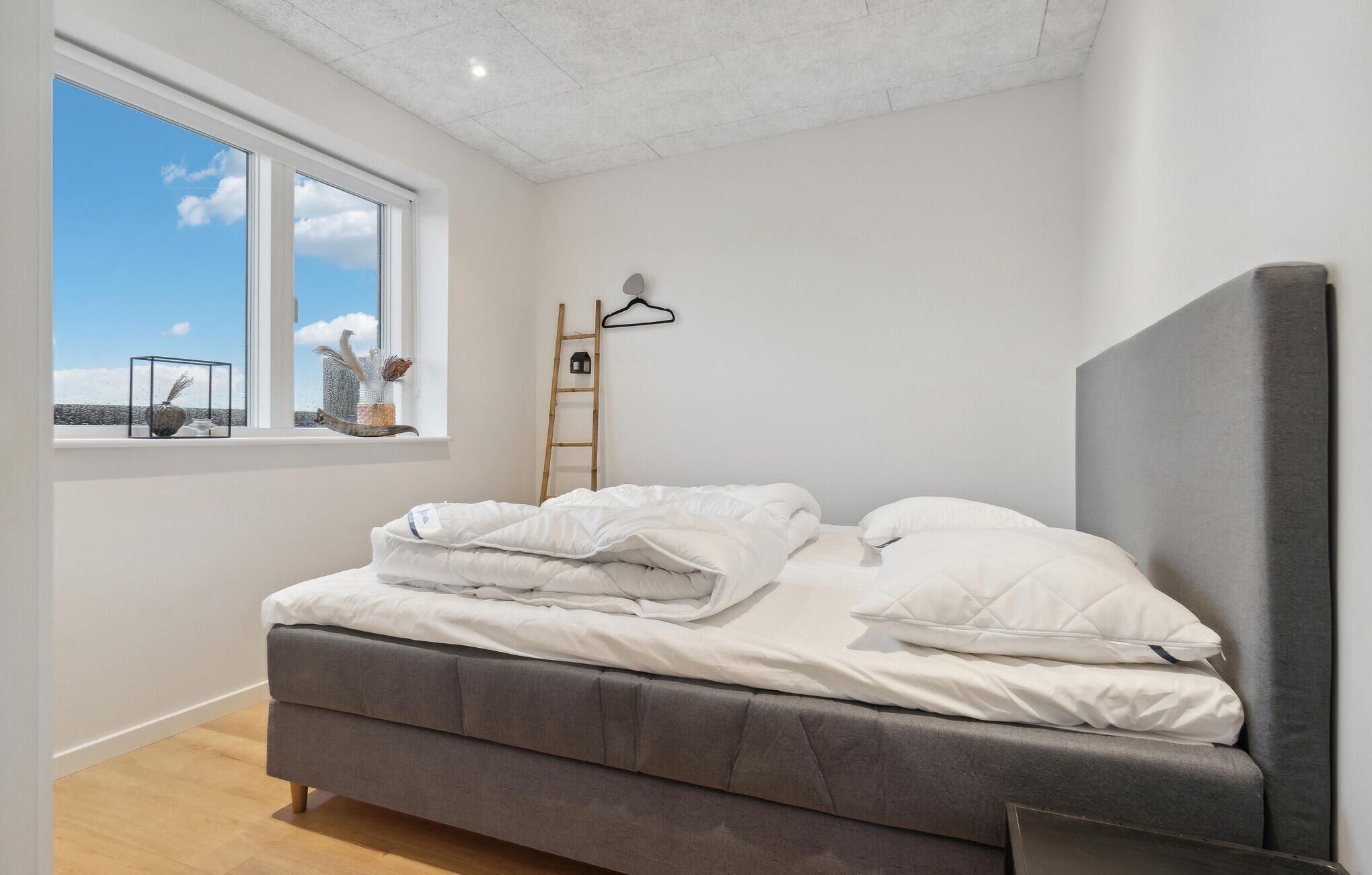 4 bedrooms, travel crib, WiFi (free)