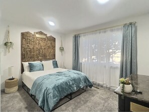 6 bedrooms, iron/ironing board, bed sheets, wheelchair access