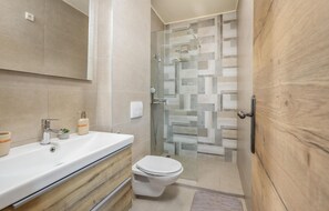 Shower, hair dryer - Nice home in Grizane-Belgrad (Grizane-Belgrad)
