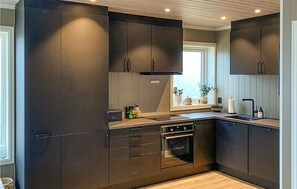 Réfrigérateur, lave-vaisselle, cafetière/bouilloire