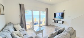 Smart TV - Ocean/Beachfront - stunning views! Seabreeze Villas  (Bodden Town)