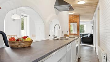 KylskÄp, diskmaskin och kaffe- och tebryggare