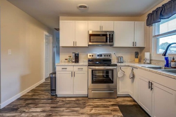 Frigorífic, microones, forn i placa de cuina