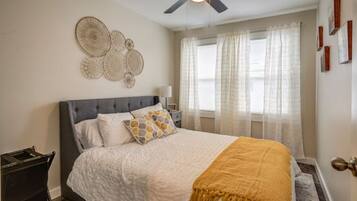 2 bedrooms, iron/ironing board, free WiFi, bed sheets