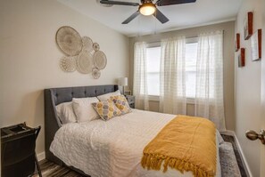 2 chambres, fer et planche à repasser, Wi-Fi gratuit, draps fournis