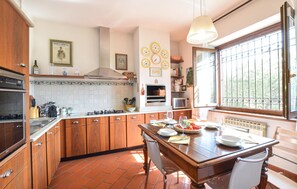Frigorífic, microones, placa de cuina i rentaplats 