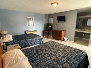 Free WiFi, bed sheets - Dixie Plaza hotel (Tazewell)