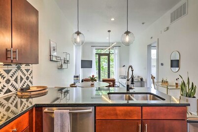 Modern Condo in Trendy SoLa with Balcony