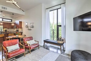 Smart TV - Modern Condo in Trendy SoLa with Balcony (Austin)