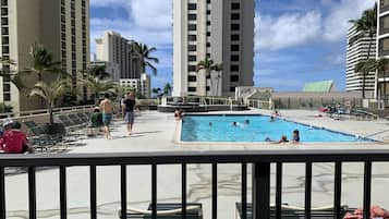 Lämmitetty uima-allas