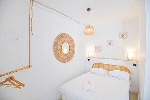 2 chambres, fer et planche à repasser, Wi-Fi, draps fournis