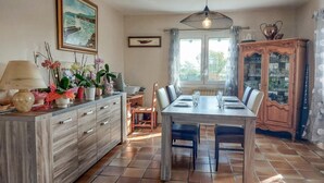 Dining - Amazing home in Plogoff with WiFi (Plogoff)