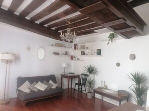 Smart TV, books - Appartement de charme tout confort, lumineux, en plain cœur de Paris Montorgueil (Paris)