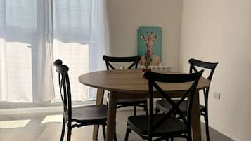 Una televisión de pantalla plana