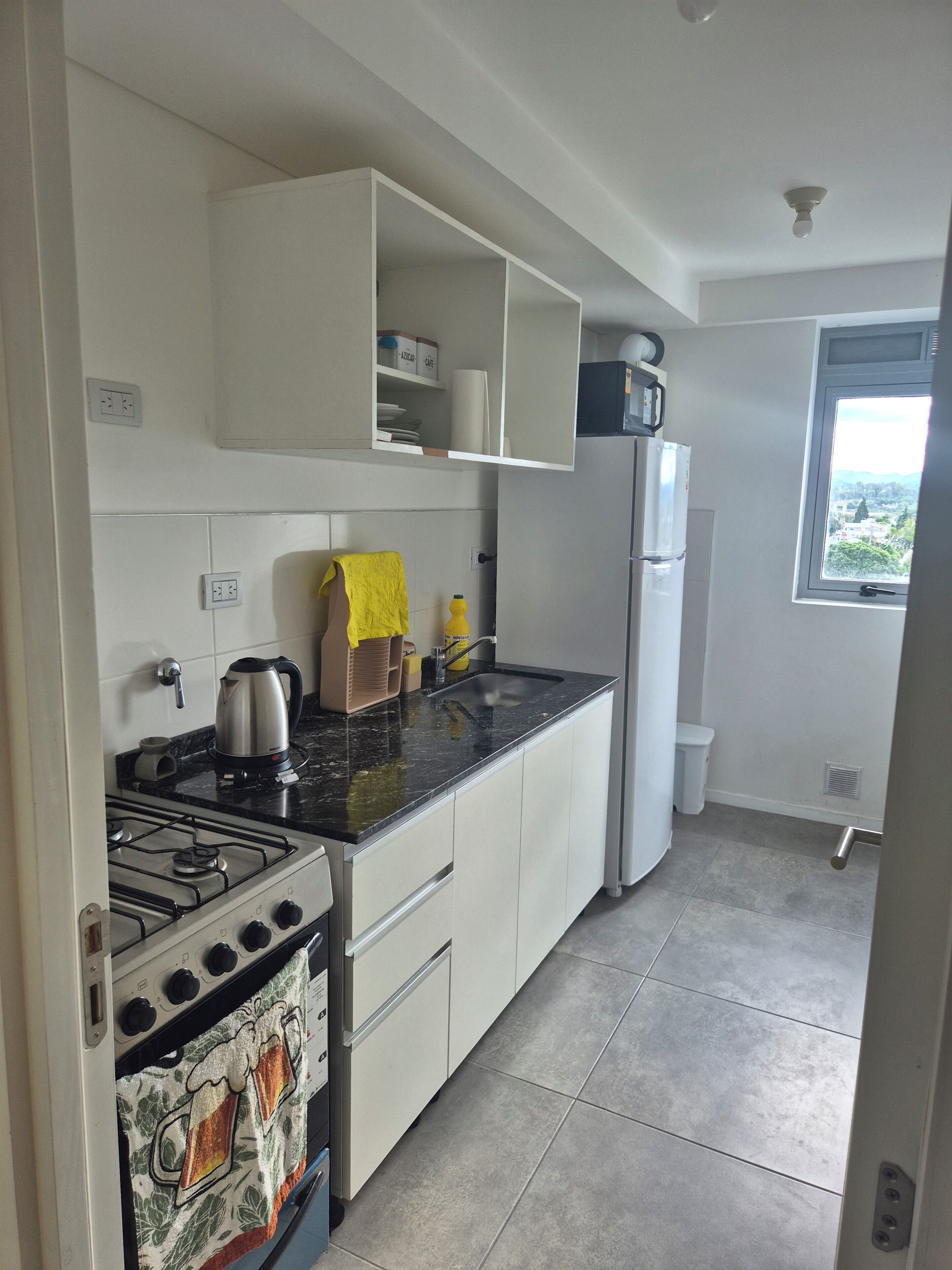 Exclusive-Apartment, 2 Schlafzimmer, Hügelblick | Eigene Küche | Großer Kühlschrank, Mikrowelle, Geschirrspüler
