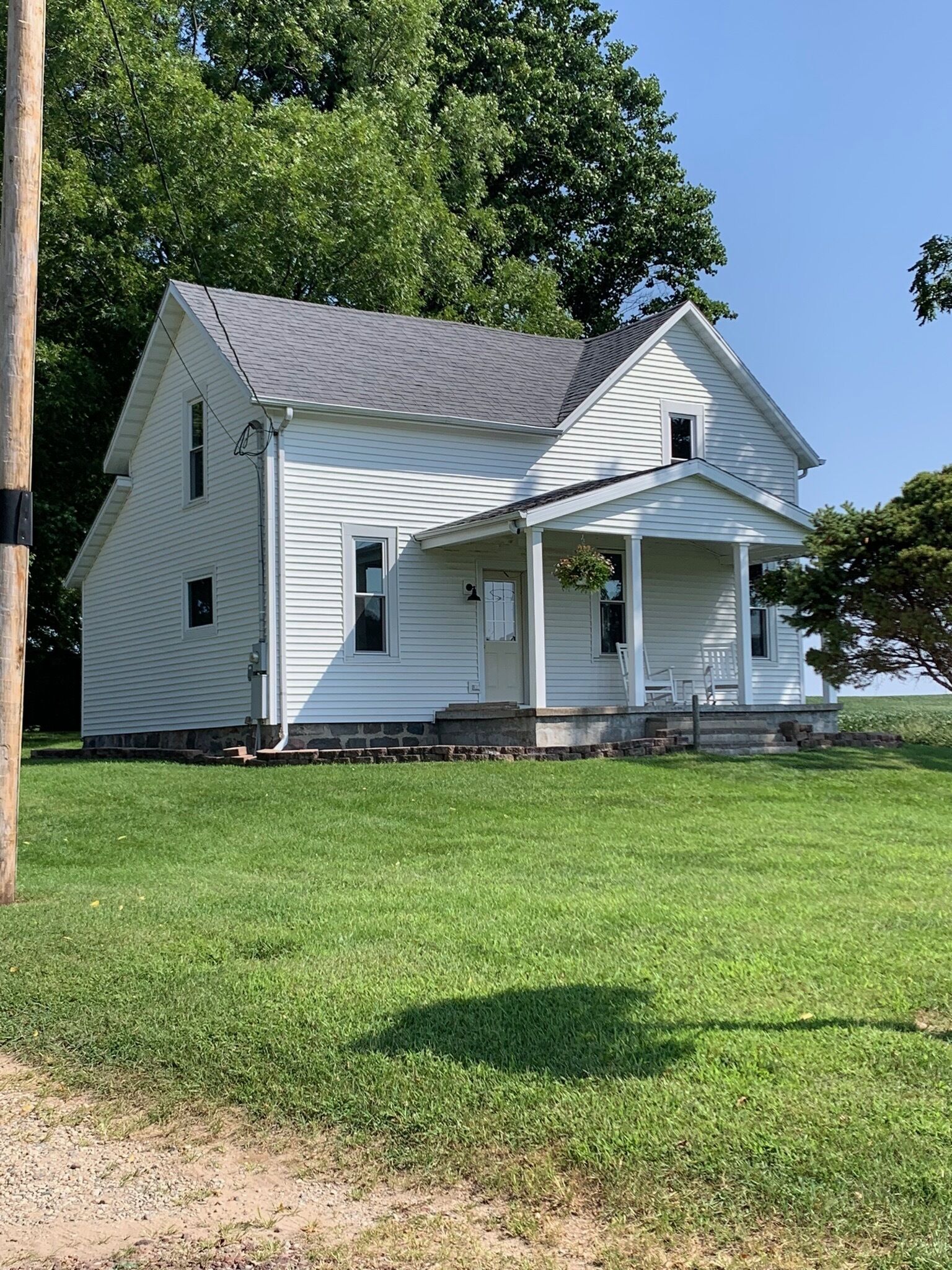 Remodeled farmhouse 3 miles from Culver Academies