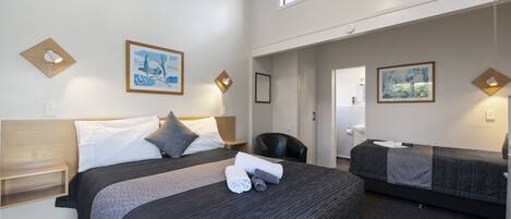 Superior-Studio | Hochwertige Bettwaren, Bügeleisen/Bügelbrett, kostenloses WLAN