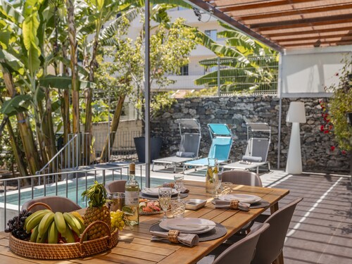 With secret garden and pool - Villa Quebra Costas