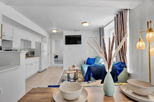 Tranquil Blue Haven in Historic Germantown