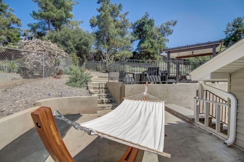 Next to Safari / Hollywood Driveway / Backyard Oasis