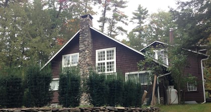Bright, historic Woodstock home close to town