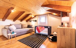 2 chambres, coffres-forts dans les chambres, lit parapluie