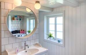 Shower - Stunning home in Färjestaden with WiFi (Färjestaden)