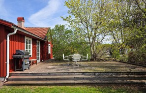 Outdoor dining - Stunning home in Färjestaden with WiFi (Färjestaden)