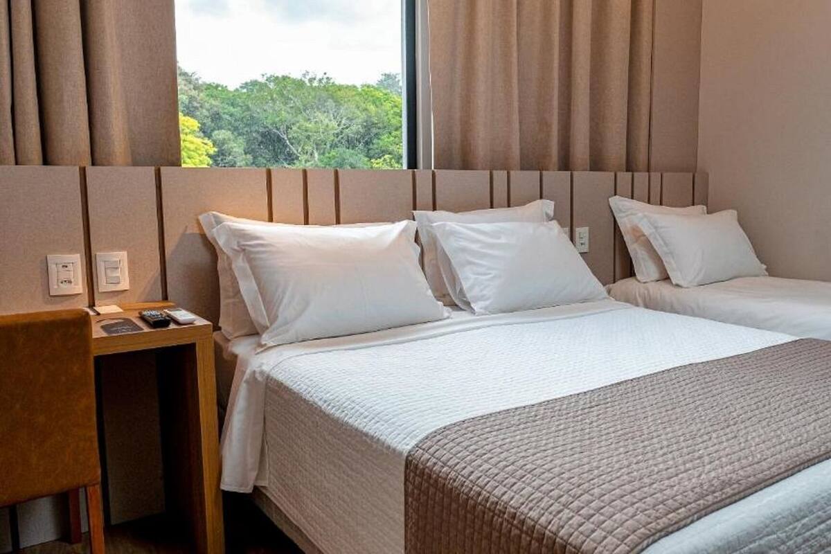 Minibar, escritorio, espacio para trabajar con un portátil y wifi gratis