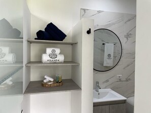 Guayacan | Baño | Regadera, amenidades de baño gratuitas, toallas 
