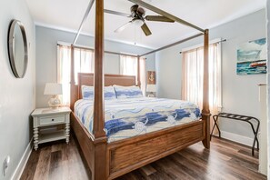 3 bedrooms, in-room safe, desk, iron/ironing board