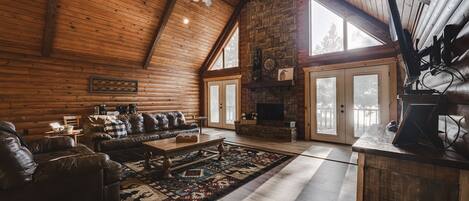 Smart TV y chimenea