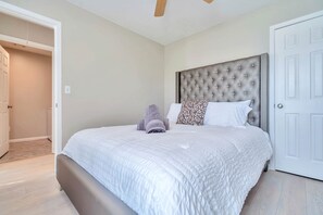 3 chambres, fer et planche à repasser, Wi-Fi, draps fournis