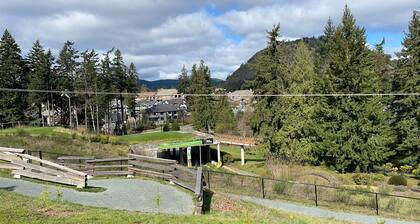 Close to Bear Mountain
Huge house that could accommodate a big group.