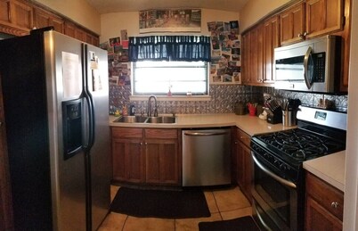 Family-sized home with quick access to the loop!!