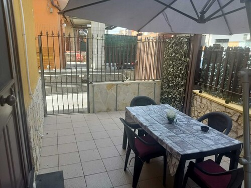 Cozy apartment with terrace, 600 meters from the airport.