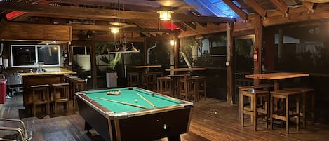 Bar (en la propiedad)