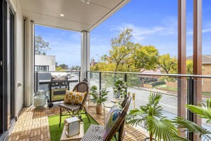 Property grounds - Steps to City/ Chic 2-B2b Oasis with Parking (Parkside)