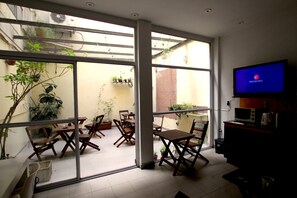 Living area - Ruda Hostel (Buenos Aires)