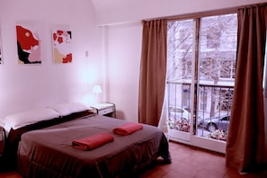 Quarto triplo básico | Wi-Fi de cortesia, roupa de cama