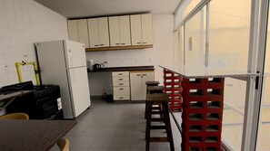 Shared fridge, microwave, oven, blender - Ruda Hostel (Buenos Aires)