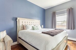 3 bedrooms, in-room safe, desk, iron/ironing board