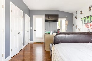 3 Schlafzimmer, Zimmersafe, Schreibtisch, Bügeleisen/Bügelbrett