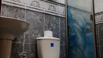 Toallas, jabón, papel de baño