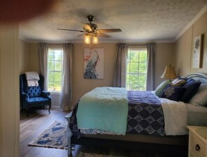 3 bedrooms, desk, iron/ironing board, travel crib