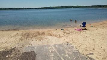 Solstolar och strandhanddukar