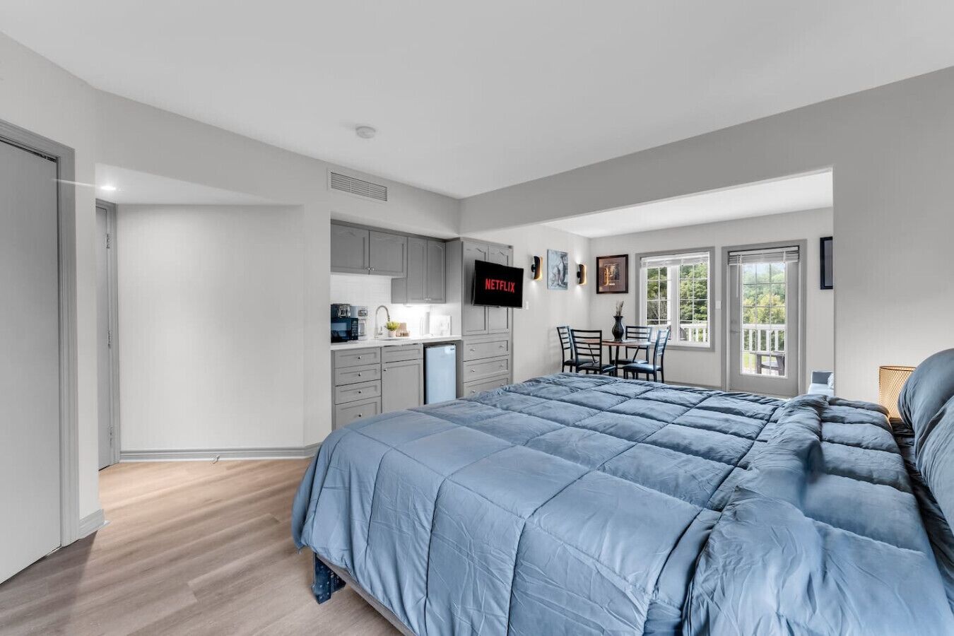 Desk, iron/ironing board, WiFi, bed sheets