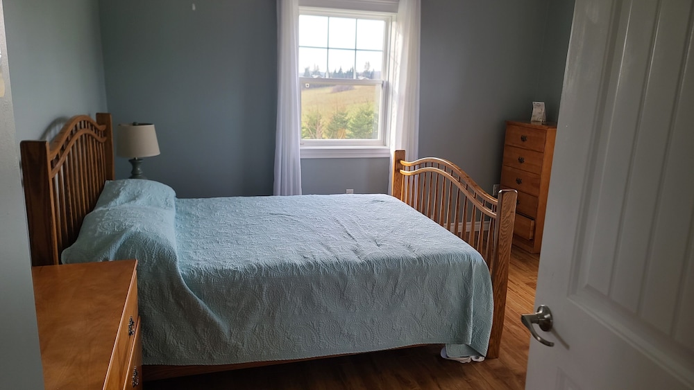 BEAUTIFUL FULLY FURNISHED TWO BEDROOM HOME FOR RENT IN WHEATLEY RIVER